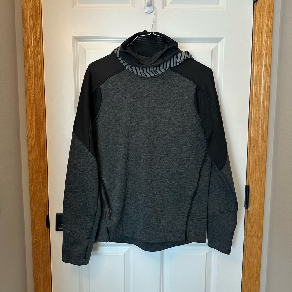 Men’s Oakley pullover hoodie with gaiter, gray and black, size Small.